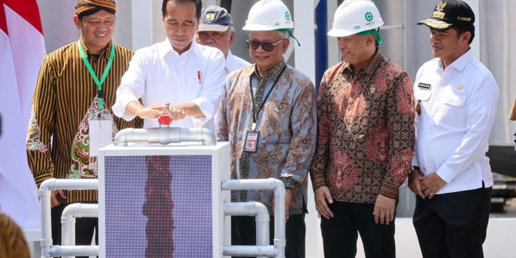 Resmikan Pabrik Minyak Makan Merah, Jokowi: Ini yang Namanya Hilirisasi