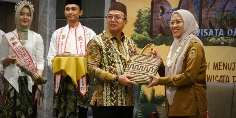 Paman Birin Gencar Promosikan Potensi Wisata Geopark Meratus