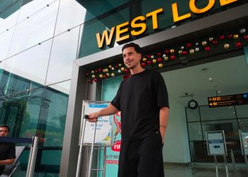 Thom Haye, Ragnar Oratmangoen dan Nathan Tjoe-A-On dalam Perjalanan Menuju Indonesia!