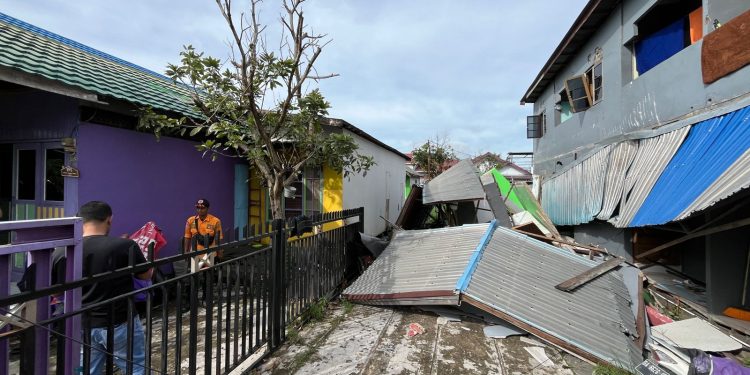 Rumah Tingkat 2 di Sungai Andai Ambruk, Penyebab Tak Diketahui