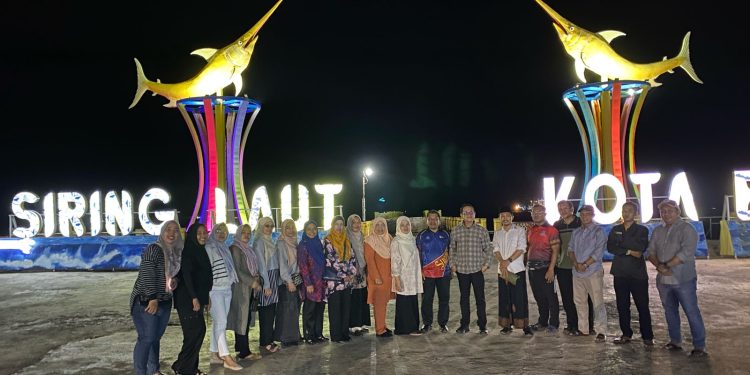 Tamu dari Malaysia Takjub dengan Keindahan Destinasi Wisata di Kotabaru