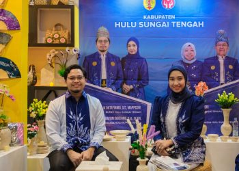 Bupati dan Ketua Dekranasda Perkenalkan Kerajinan Marmer di INACRAFT 2024