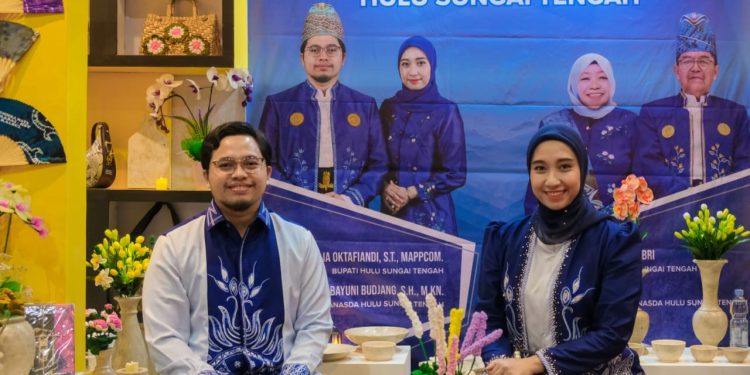 Bupati dan Ketua Dekranasda Perkenalkan Kerajinan Marmer di INACRAFT 2024