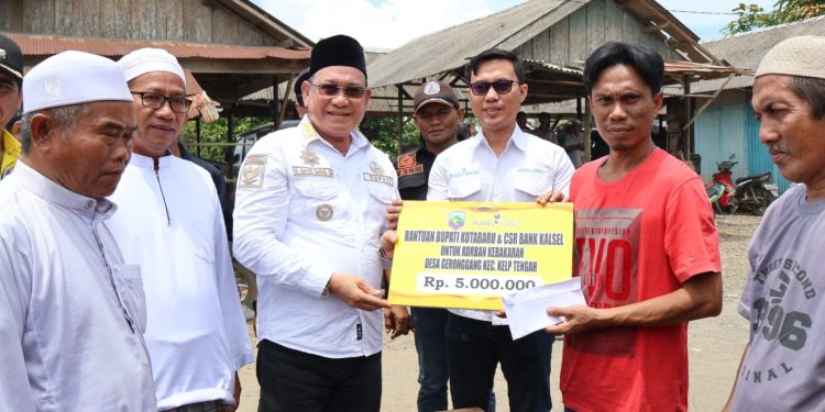 Warga Terdampak Kebakaran di Desa Geronggang Terima Bantuan