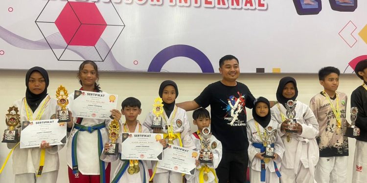 Kadisparpora Apresiasi Kejuaraan Taekwondo Antar Pelajar