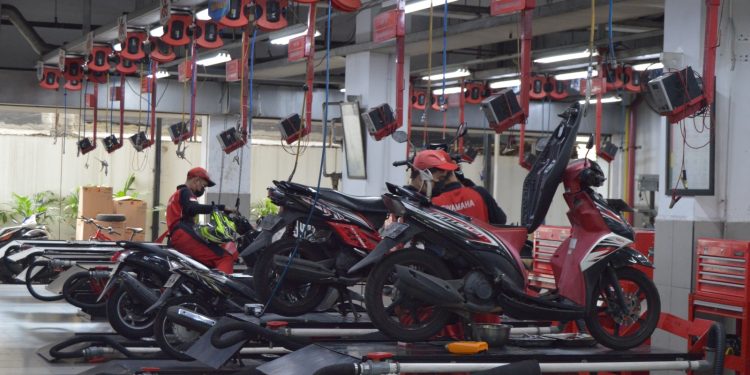 Tips Berkendara Aman dan Nyaman Selama Musim Hujan