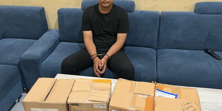 Pria Ini Curi Puluhan Ribu Kartu Perdana Senilai Rp136 Juta, Aksinya Terekam CCTV