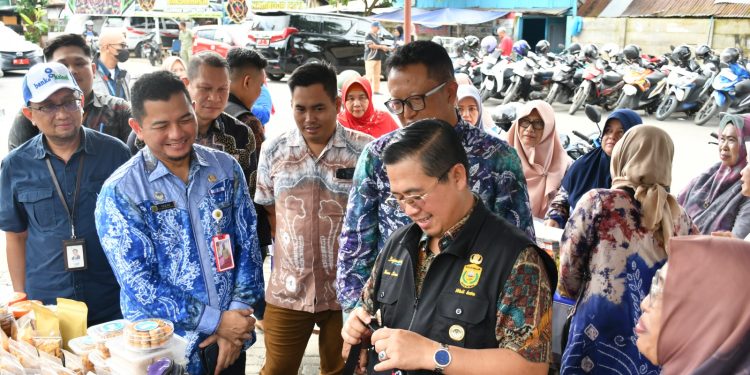 Pasar Murah Kembali Digelar, Ibnu Sina Pastikan Stok Bahan Pokok Cukup