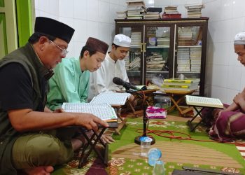 Kunjungi Musala dan Masjid, Paman Birin Tadarusan Sekaligus Bagikan Al-Qur’an