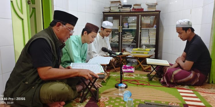 Kunjungi Musala dan Masjid, Paman Birin Tadarusan Sekaligus Bagikan Al-Qur’an