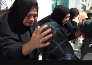 Suasana Haru Warnai Gerakan Cuci Kaki Ibu di Kecamatan Karang Bintang