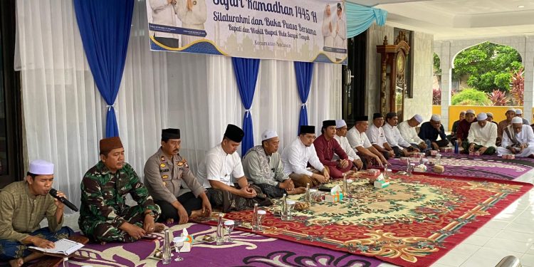 Aulia Kunjungi Warga Desa Palajau di Masjid Keramat