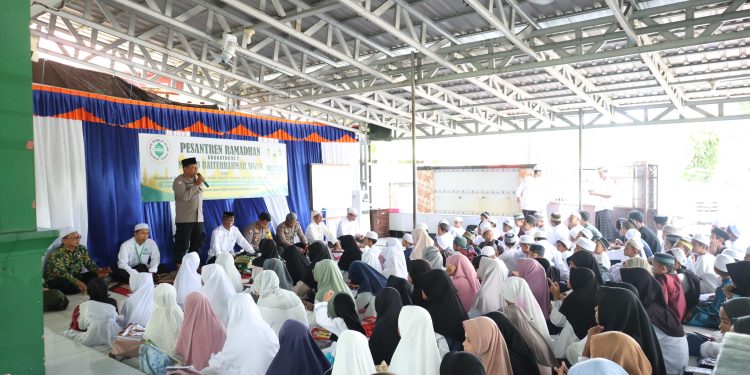 Polres Kotabaru Edukasi Peserta Pasantren Ramadan Soal Kamseltibcar Lantas