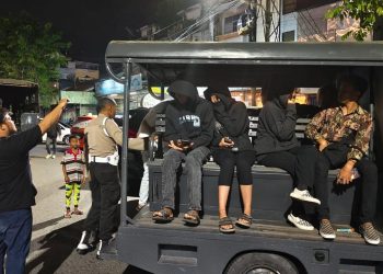 Duh, 14 Pasangan Tanpa Status Kedapatan Ngamar di Hotel, Polisi Juga Temukan 5 Dus Miras