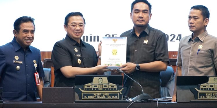 DPRD Kota Banjarmasin Terima LKPj Walikota Tahun 2023