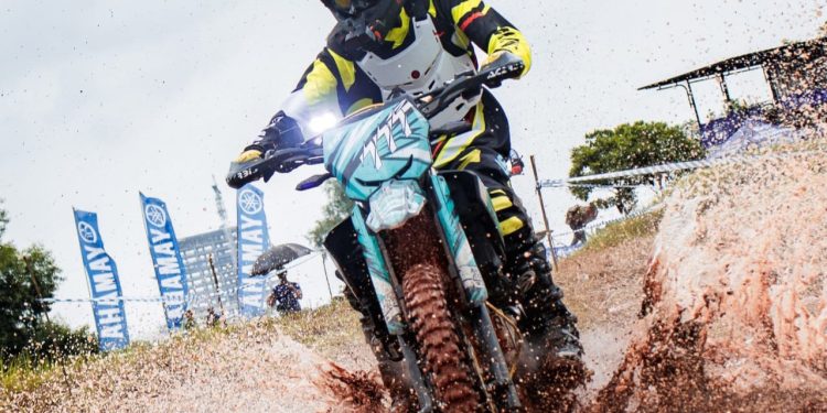 Yamaha bLU cRU Experience Day, Pengalaman Berbeda Berkendara WR155R di Lintasan Time Trial Challenge