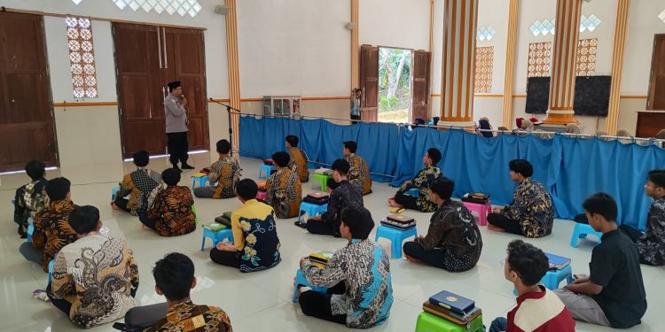 Polres Kotabaru Gelar Penyuluhan Kamtibmas di SMA Budi Utomo