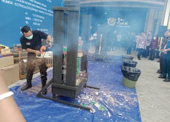 Bea Cukai Kabagsel Musnahkan Rokok dan Miras Ilegal