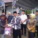 Kajari HST Bagikan 150 Paket Sembako untuk Penarik Becak