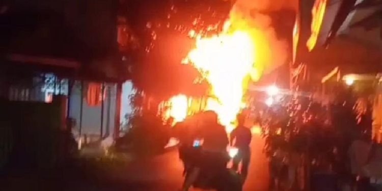 Geger Api di Komplek Herlina Perkasa Sungai Andai