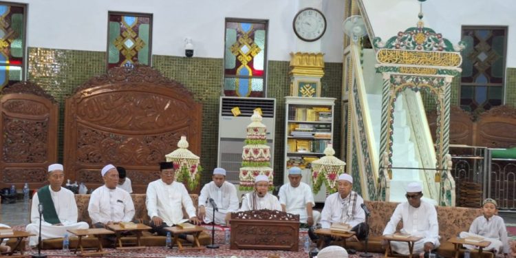 Paman Birin Bersama Ulama Khataman Qur’an di Masjid Agung Al Karomah