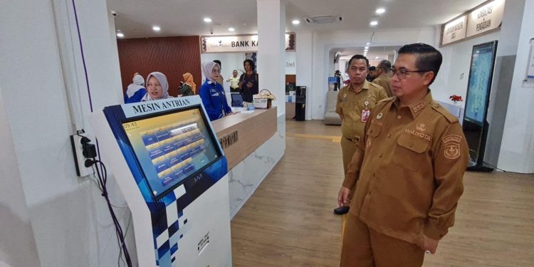 Hari Pertama Kerja Pasca Libur Lebaran, Ibnu Sina Sidak Sejumlah SKPD