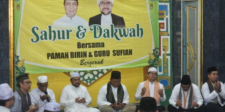 Eratkan Silaturahmi, Paman Birin Sahur Bersama Warga Tatah Pemangkih