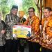 Paman Birin Didampingi Acil Odah Serahkan Bantuan Sosial dan Pendidikan