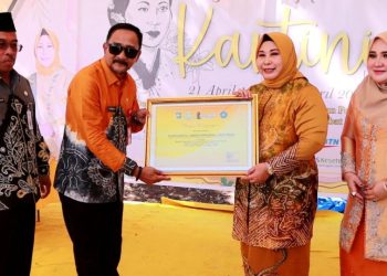 Disambut Meriah di Tanah Laut, Acil Odah Dinobatkan sebagai Wanita Inspiratif Banua