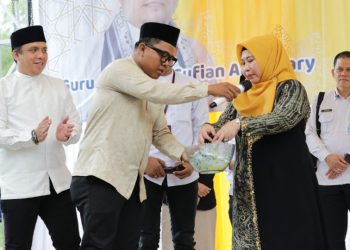 Suasana Haru, Zaitun Syahrita Dapat Hadiah Umrah dari Acil Odah