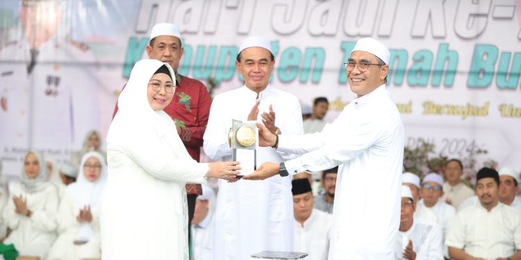 Zairullah Azhar Sampaikan Sejumlah Penghargaan di Momen Harjad Ke-21 Tanbu