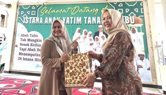 Pedangdut Ikke Nurjanah Kunjungi Istana Anak Yatim