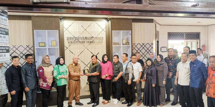 DPRD Kapuas Sambangi DPRD Tanah Laut