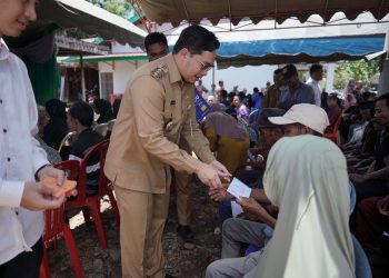 Aulia Salurkan Bansos Tahap Pertama untuk Lansia dan ODGJ
