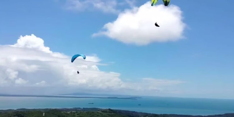 Kotabaru Diusulkan Jadi Tuan Rumah Kejuaraan Dunia Paralayang