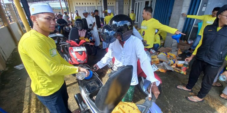 Paman Birin dan Acil Odah Sediakan Warung Gratis untuk Jemaah Haul