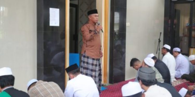 Wabup Muh Rusli Salat Idul Fitri di Kelurahan Kampung Baru