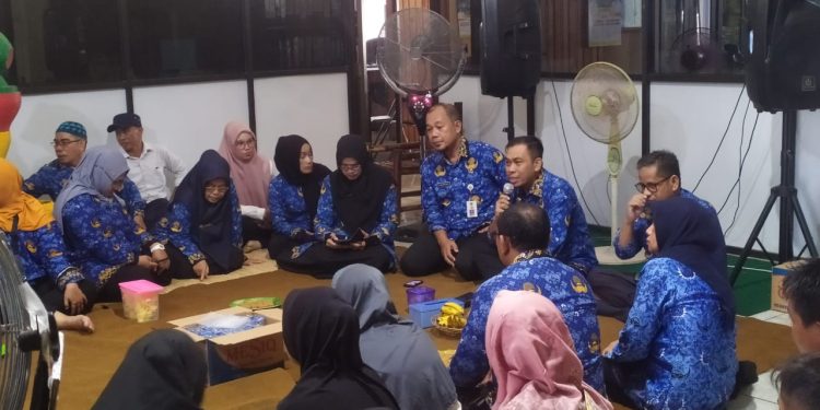 Kadis LH Beri Motivasi Petugas Kebersihan