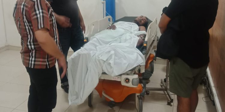 Geger! Warga Alalak Kesetrum Saat Memperbaiki Atap Rumah