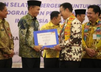 Pemkab Tanbu Juara 1 Kategori Mitra Bapak dan Bunda Asuh Anak Stunting Terbanyak