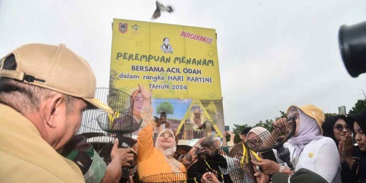 Acil Odah Pimpin Gerakan Perempuan Menanam Ribuan Pohon