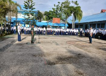 Babinsa Tanamkan Rasa Cinta Tanah Air di SMPN 1 HST