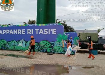 50 Petugas Kebersihan Siaga di Kawasan Pesta Pantai dan Tanah Bumbu Expo