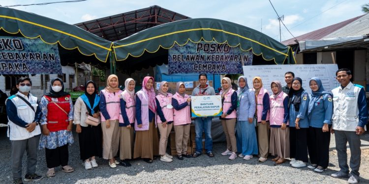 Peduli Korban Kebakaran, Srikandi PLN Salurkan Bantuan Perlengkapan Dapur