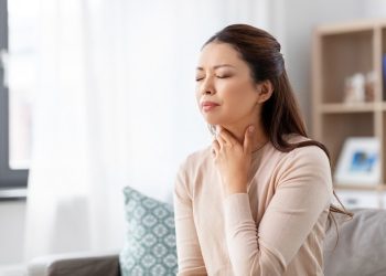 Sakit Tenggorokan Akibat Makan Sembarangan saat Lebaran? Ini Cara Mengatasinya!