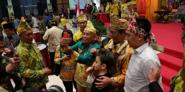 Meriah, Ribuan Warga Banjar di Jatim Halalbihalal Bersama Paman Birin