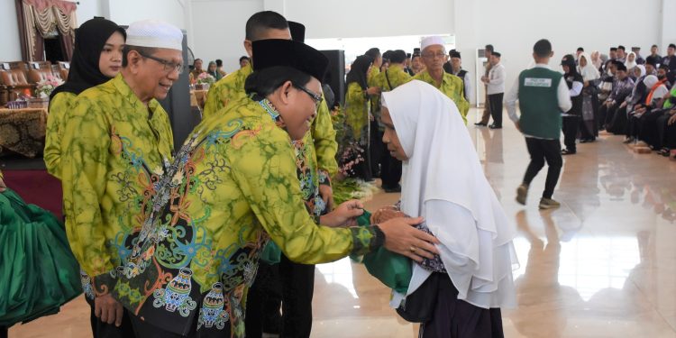 Pj Bupati Kapuas Lepas Keberangkatan 317 Jemaah Calon Haji