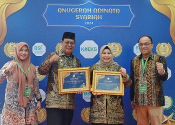 Paman Birin Terima Anugerah Adinata Syariah 2024