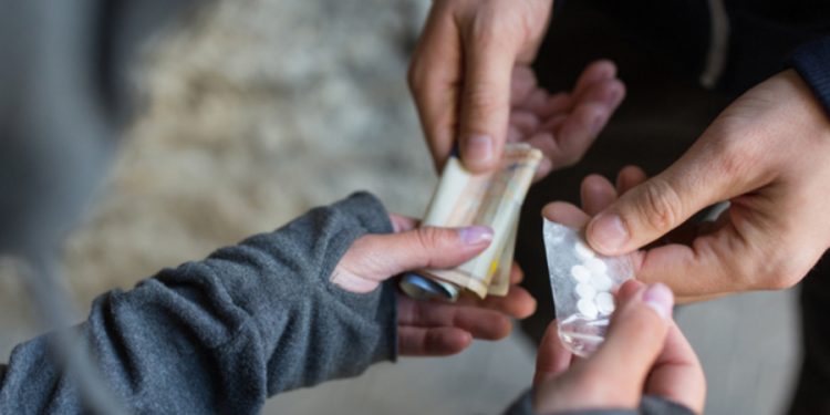 Bojes Transaksi Sabu dengan Polisi yang Menyamar, Ditangkap Deh!