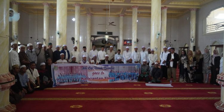 Ambo Sakka Lepas Rombongan Studi Tiru Ponpes Kaltim